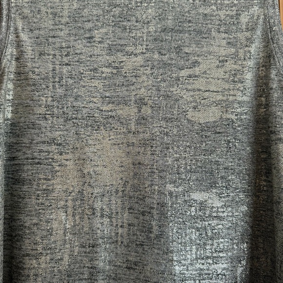 🎉HP🎉 Anthropologie Silver Mock Neck Tank - Picture 4 of 6
